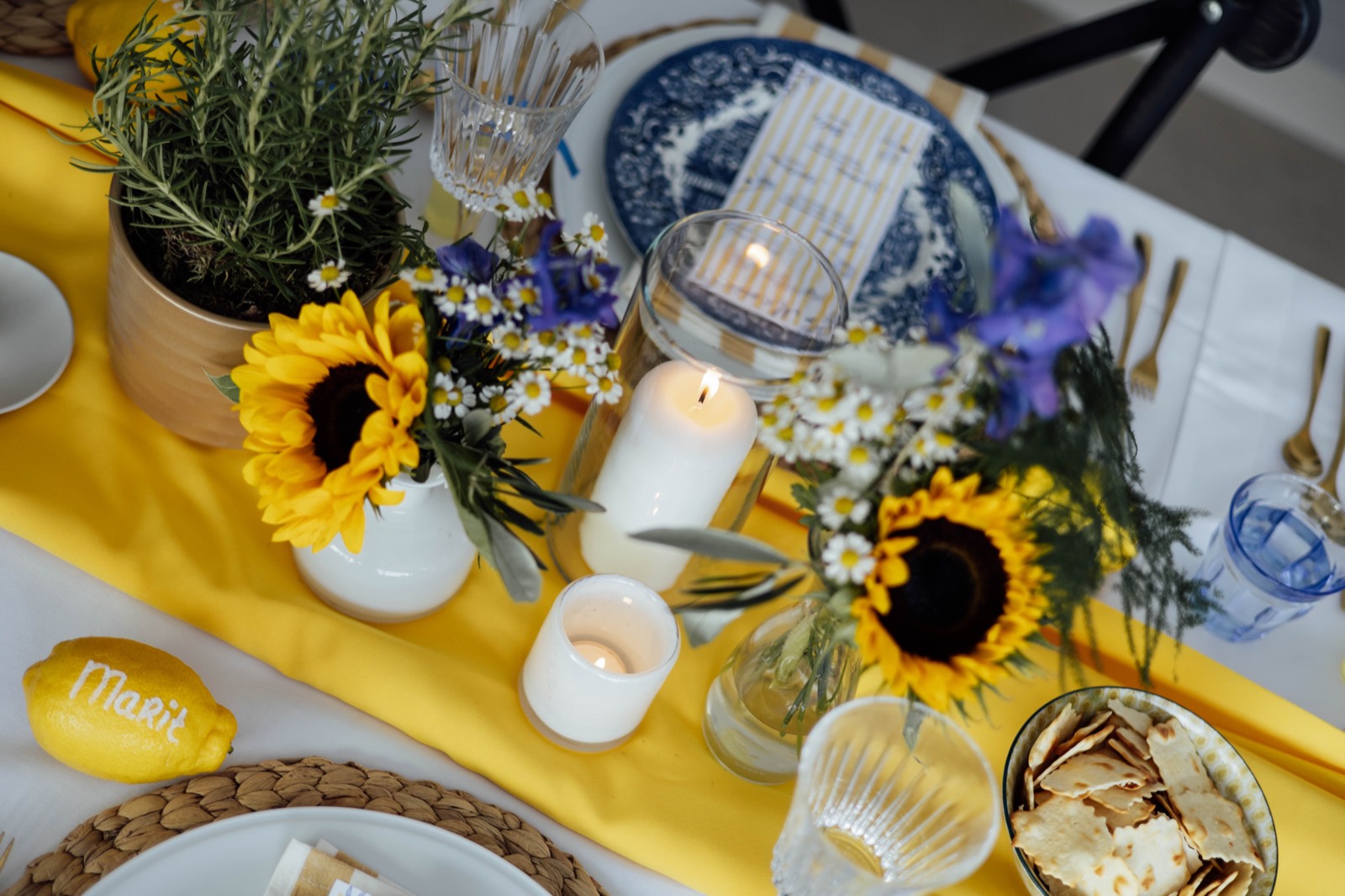 Zonnebloemen als tafeldecoratie